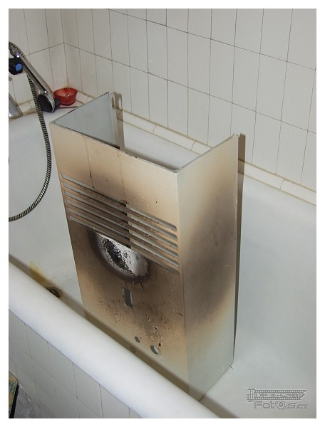 to hnědé je bílý lak, jak se karma zahřála nad své možnosti...