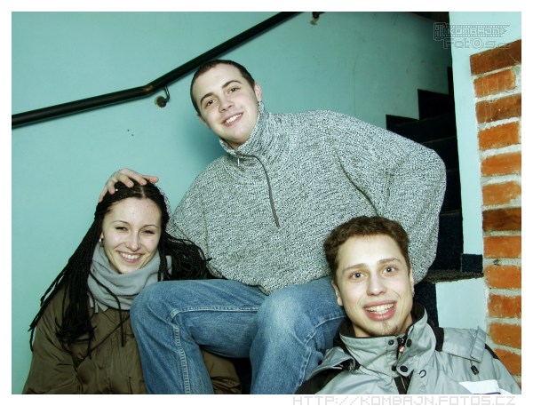 neopunková skupina Železná tříska (dělám si prdel - Kristýna, Hawtin, Benny)